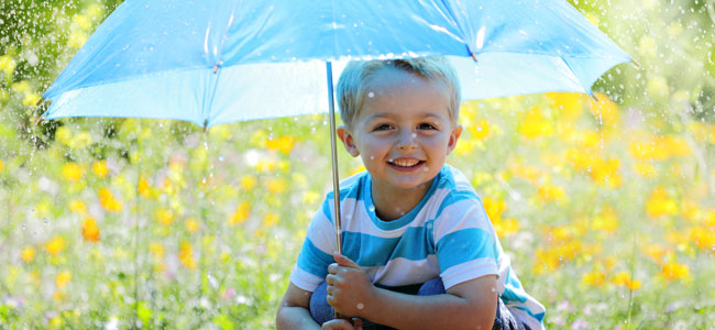 Como proteger a pele do seu filho alérgico ao sol