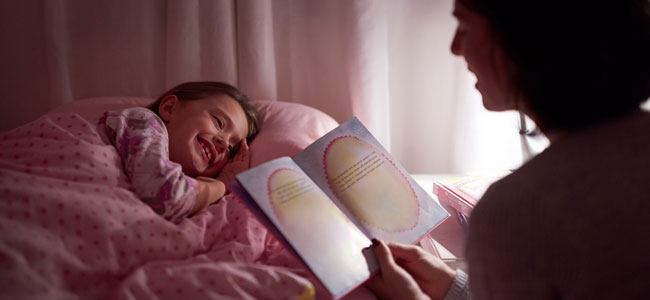 Criança que gosta de repetir os contos