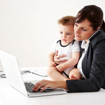 O estresse de ser mãe e trabalhadora