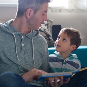 Vantagens de ler para a criança em voz alta