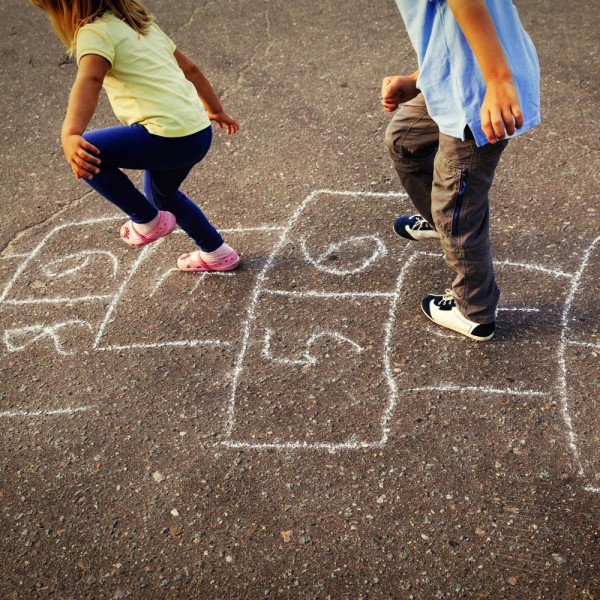 Jogos e brincadeiras tradicionais para meninos e meninas