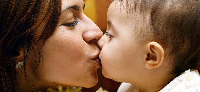 Beijar a boca dos bebês. Sim ou nao?