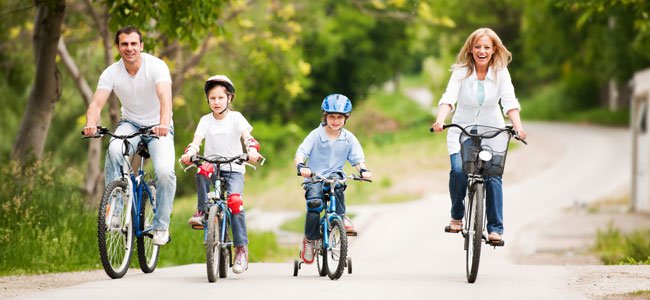 passeio em bicicleta com a familia