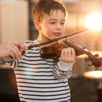 O primeiro instrumento musical das crianças