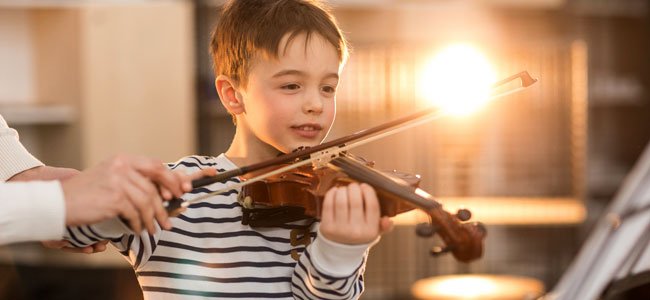 O primeiro instrumento musical do seu filho