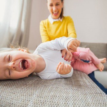 Benefícios em fazer cosquinhas no bebê