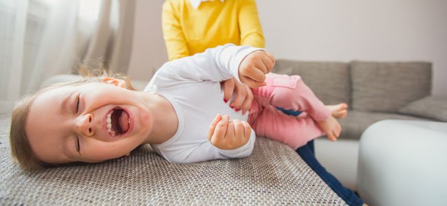 Brincar de fazer cócegas no seu bebê