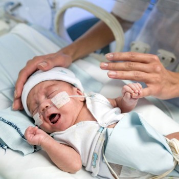 O difícil caminho do bebê prematuro até os braços de sua mamãe