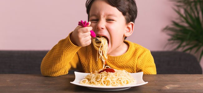 A boa e a ruim comida para as crianças