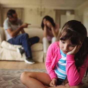 Como a criança se sente quando os seus pais discutem