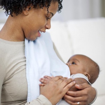 As mamães com Zika vírus podem amamentar os seus bebês