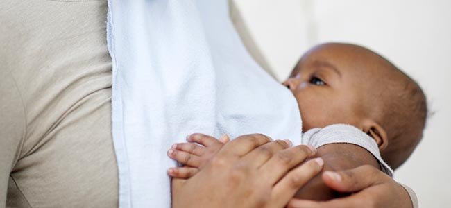 mãe com zika pode amamentar ao bebê