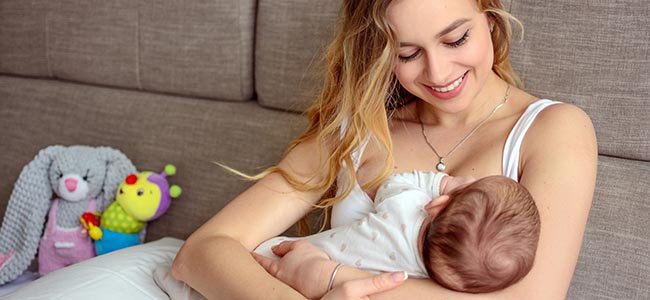 como dar de mamar ao bebê