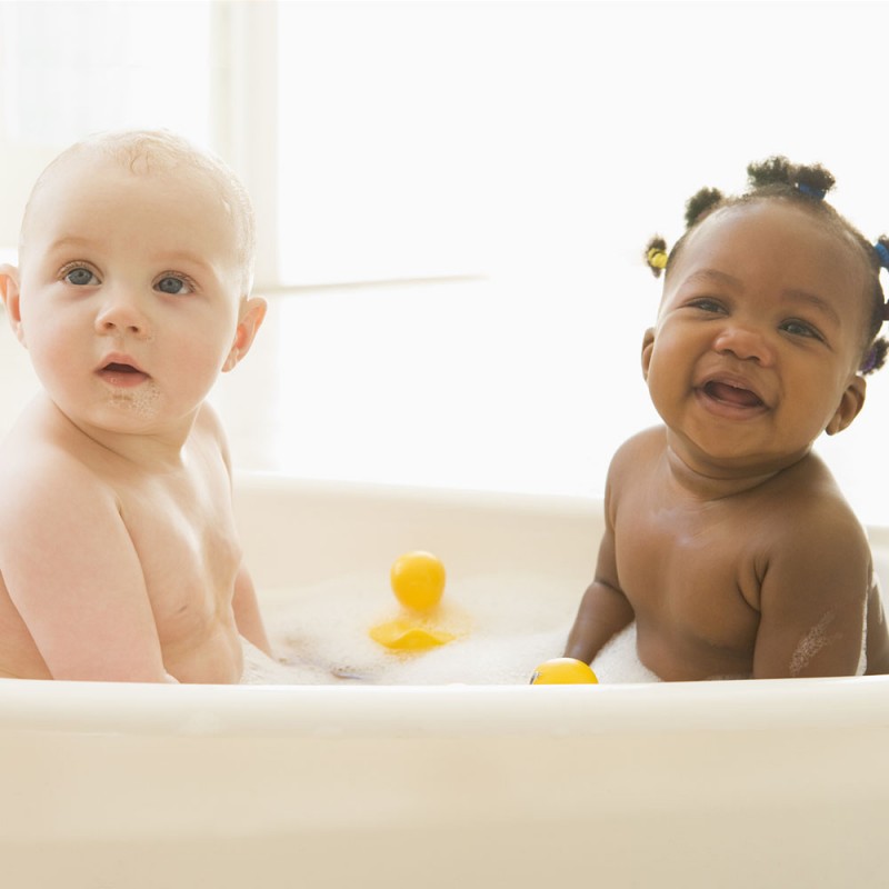 Será que tem alguma diferença em dar banho em meninos e meninas?
