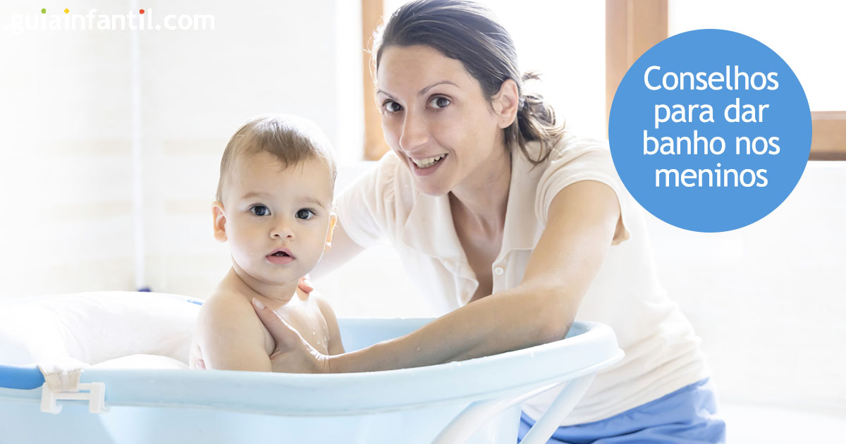 como dar banho nos meninos