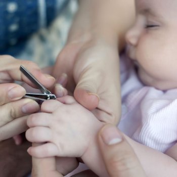 Como cortar as unhas do seu bebê