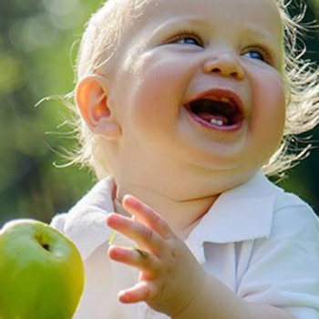 A que se deve o mau hálito nas crianças