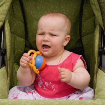 Quando o bebê não quer ficar no carrinho de passeio