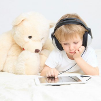 Lesões em crianças derivadas do uso de smartphones e tablets