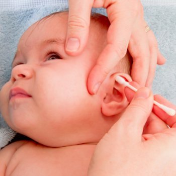 Como limpar os ouvidos do seu bebê