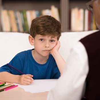 Como ensinar normas sociais simples às crianças