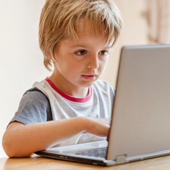 Lesões em crianças causadas por computadores