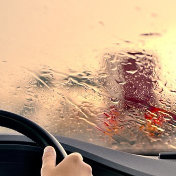 Como prevenir acidentes nas estradas. Viajar em família