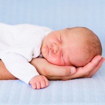 Como se pega a um bebê recém-nascido