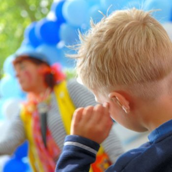 É normal que as crianças tenham medo dos palhaços?