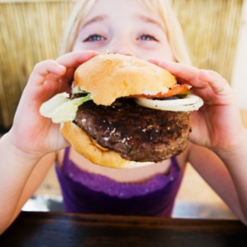 Salsichas e Hambúrgueres processados são declarados cancerígenos