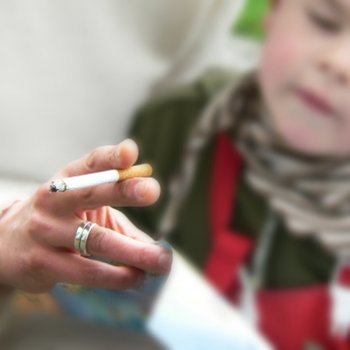 Uma em cada duas crianças é fumadora passiva