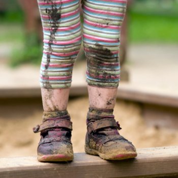 7 razões para que seu filho tire os sapatos antes de entrar em casa