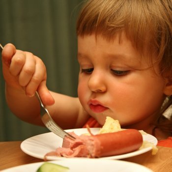 Por que as salsichas podem matar uma criança