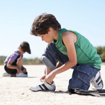 Calçados esportivos mal amarrados é igual a torção de tornozelo