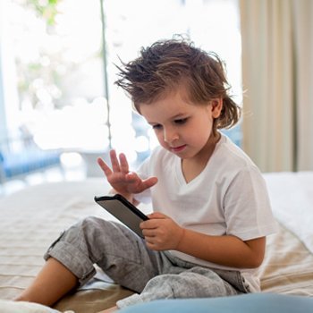 8 travessuras das crianças com os smartphones dos seus pais