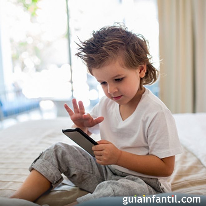 8 travessuras das crianças com os smartphones dos seus pais