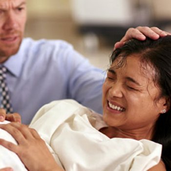 Por que dar a luz a meninas dói menos