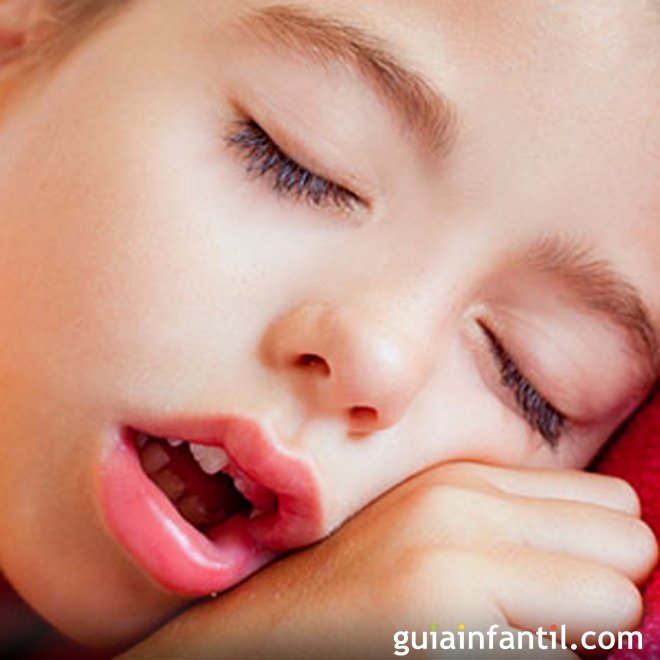 Por que o meu filho dorme com a boca aberta