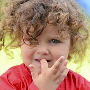 Por que deixar o seu filho roer as unhas