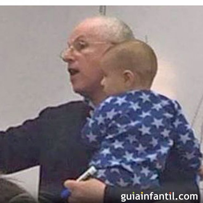 O professor que deu uma lição ao mundo. As mães também podem estudar