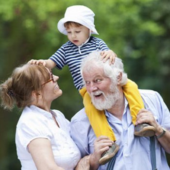 Avós: ajudam a criar ou deixam netos malcriados?