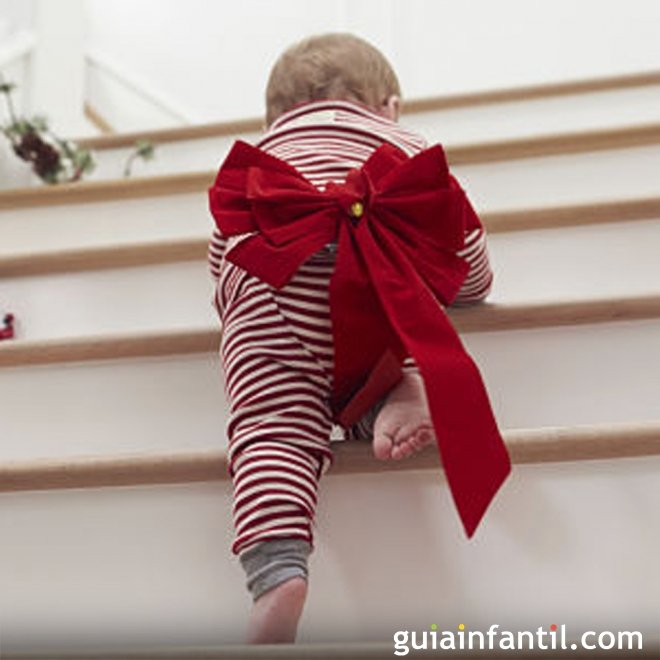 Dicas para ensinar o seu bebê a subir e a descer escadas
