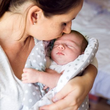 Antes de beijar a um bebê... Pense muito bem!