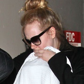 A cantora Adele explica o que sente uma mãe com depressão pós-parto