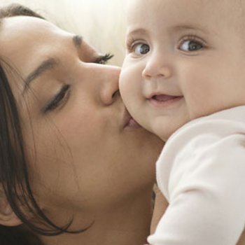 Ser uma mãe carinhosa não torna os filhos malcriados