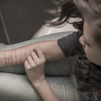 Em que consiste a automutilação entre adolescentes