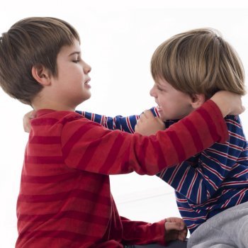 A criança violenta e agressiva que briga muito