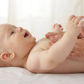 Benefícios da massagem para os bebês