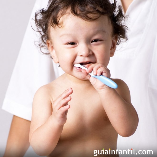 Higiene e limpeza dos dentes das crianças