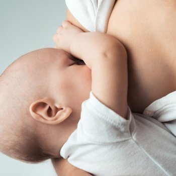 Como saber que o bebê fica satisfeito com a amamentação